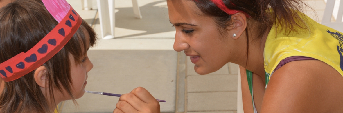 Un animatore turistico cosa fa nei villaggi?